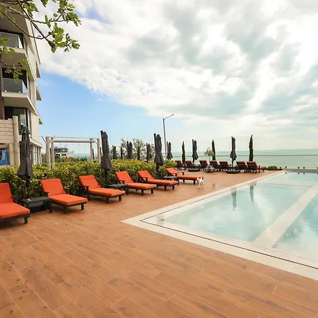 Seaview & Pool * Varna