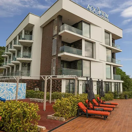 Seaview & Pool Apartment