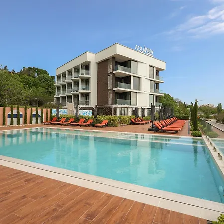 Seaview & Pool Appartement